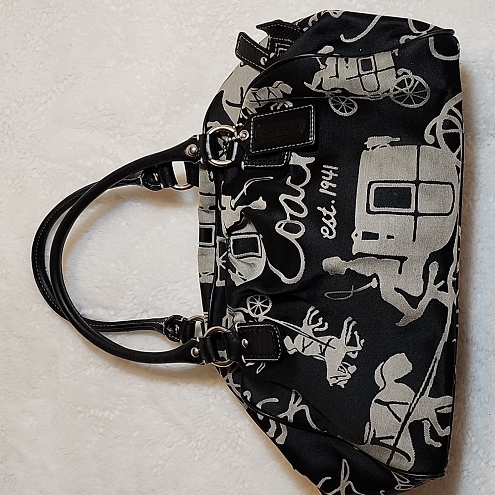 Coach Y2K Fashion Bug Horse Carriage Soho/Shoulder Bag Black and Cream - Picture 9 of 16